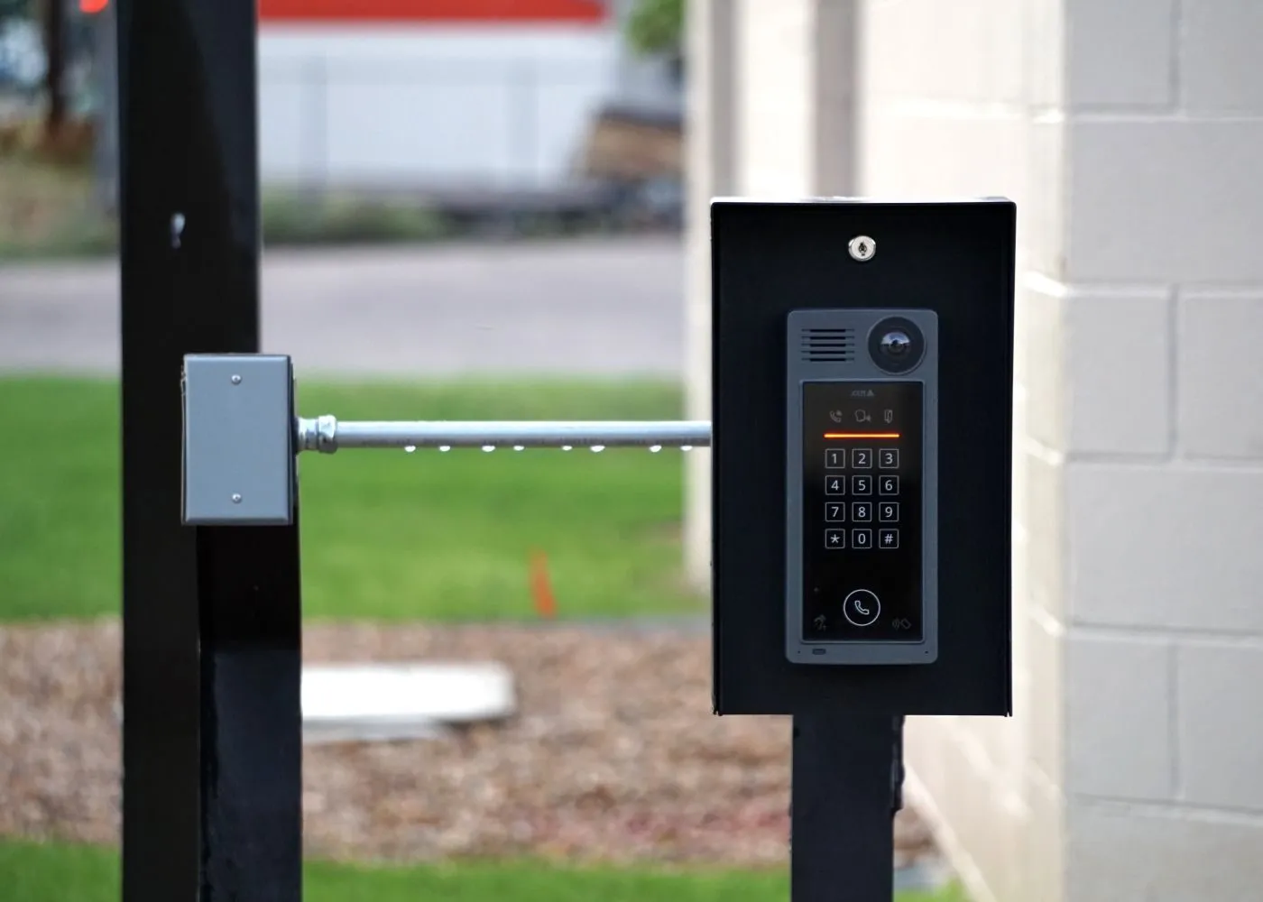 Sistem de interfonie IP si control acces instalat de Sytek